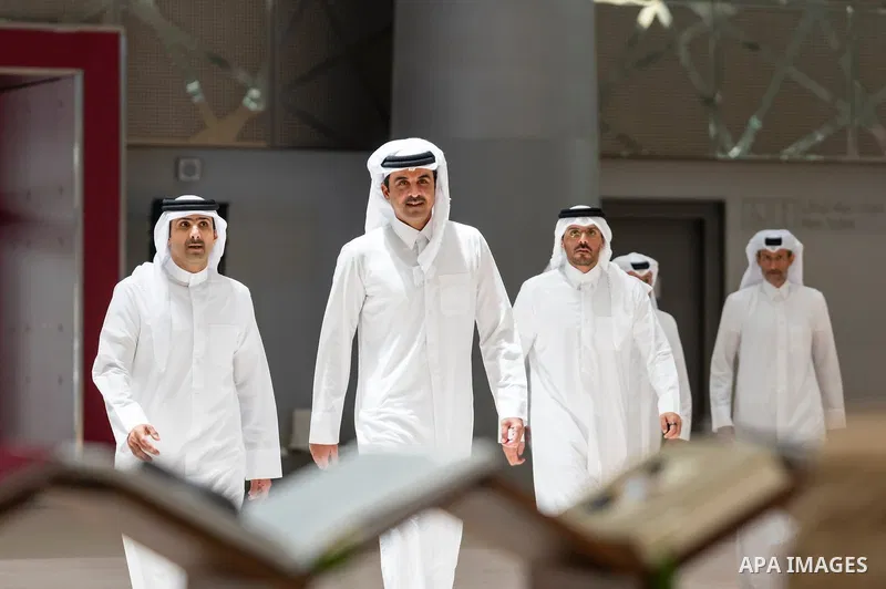 His Highness Sheikh Tamim bin Hamad Al Thani, the Emir of the State of Qatar, visited the 35th Doha International Book Fair, held at the Doha Exhibition and Convention Center, and viewed the latest publications and local...