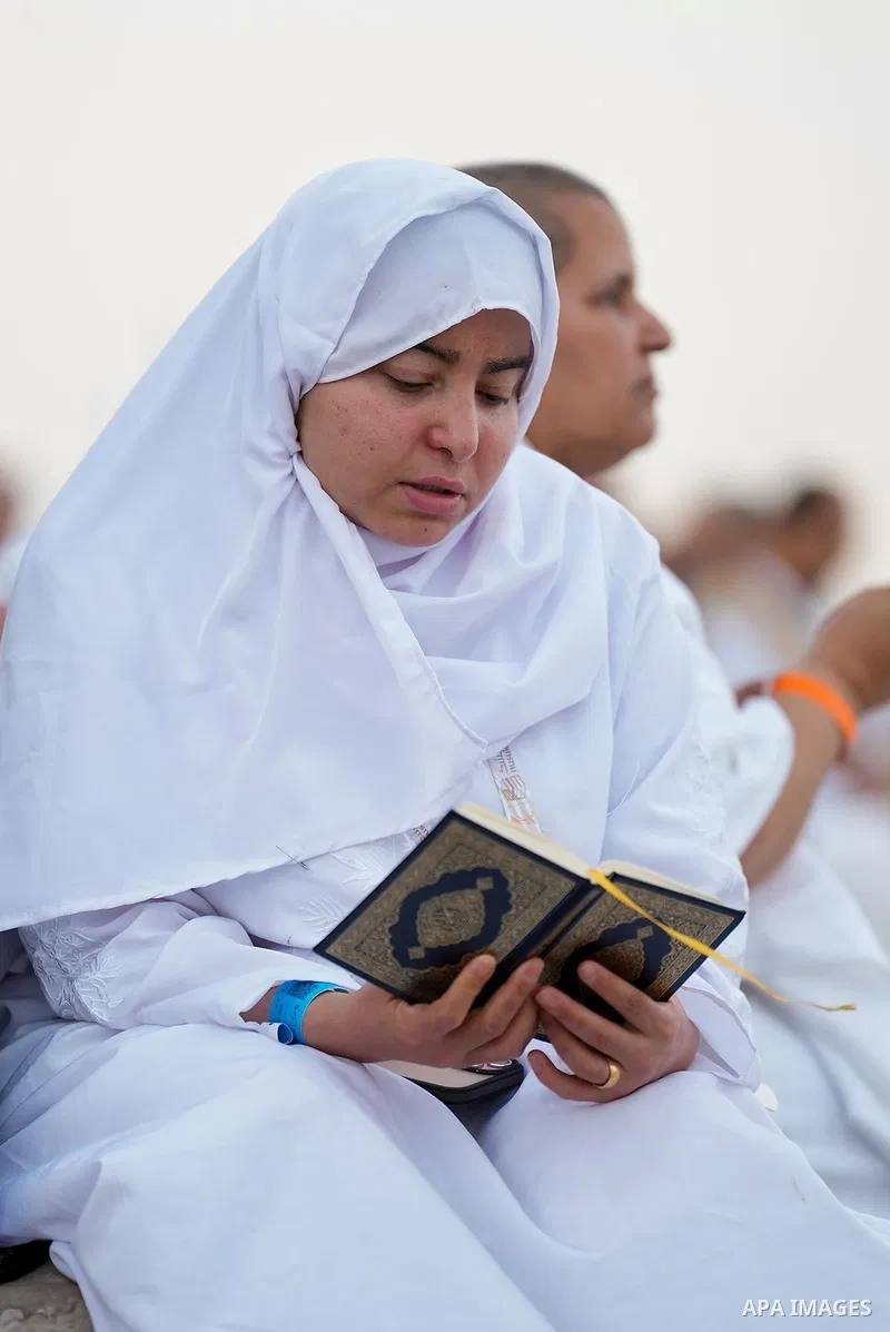 Muslim pilgrims gather at Mount of Mercy on the plain of Arafat during the annual hajj pilgrimage, outside the holy city of Mecca, Saudi Arabia, May 26, 2026. Photo by SPA Saudi Pess Agency\ APA Images