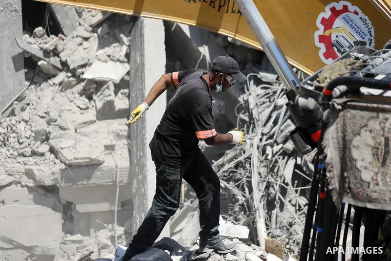 Members of the Palestinian Civil Defense search for and attempt to recover the remains of 153 people from beneath the rubble of a destroyed house belonging to the Abu Sharia family in the Sabra neighborhood of Gaza City,...