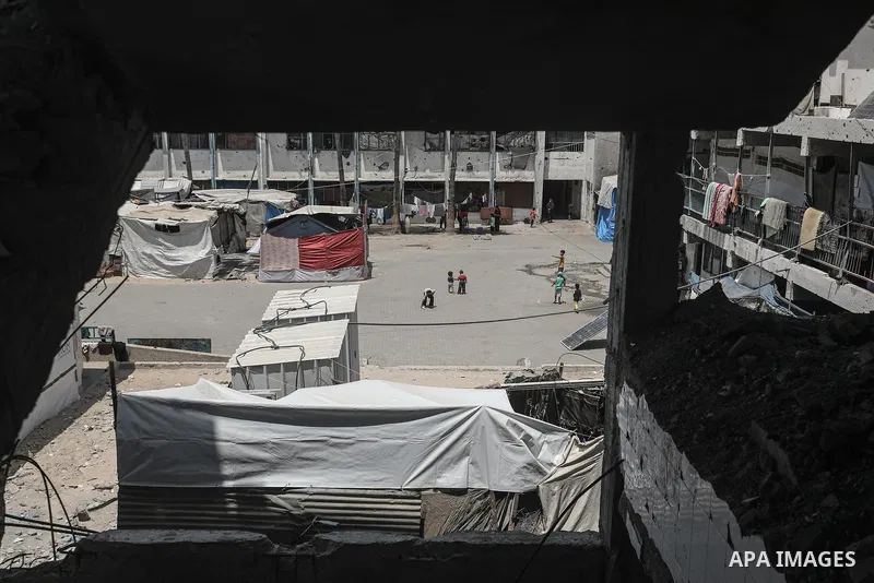 Displaced Palestinians stay at UNRWA shelters in the Nuseirat refugee camp, central Gaza Strip, on August 7, 2026, amid high temperatures and a lack of adequate ventilation, electricity and water. The shortages add to di...