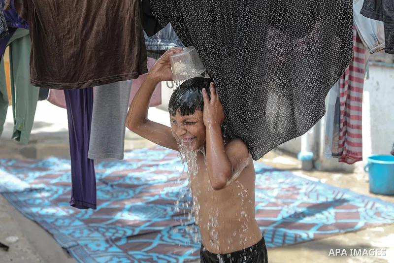 Displaced Palestinians stay at UNRWA shelters in the Nuseirat refugee camp, central Gaza Strip, on August 7, 2026, amid high temperatures and a lack of adequate ventilation, electricity and water. The shortages add to di...
