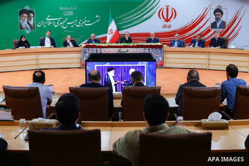 Iranian President Masoud Pezeshkian meets journalists and media professionals during an event marking National Journalists’ Day in Tehran, Iran, on August 8, 2026. Photo by Iranian Presidency Office \ apaimages