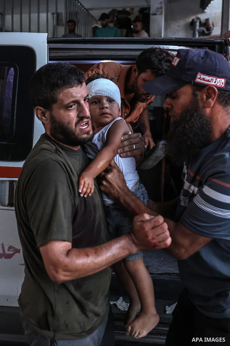 Paramedics carry the body of a person to al-Shifa Hospital in Gaza City on September 18, 2026, after the person was killed in an Israeli airstrike on the Sheikh Radwan neighborhood. Photo by Mohammed Salha\ apaimages