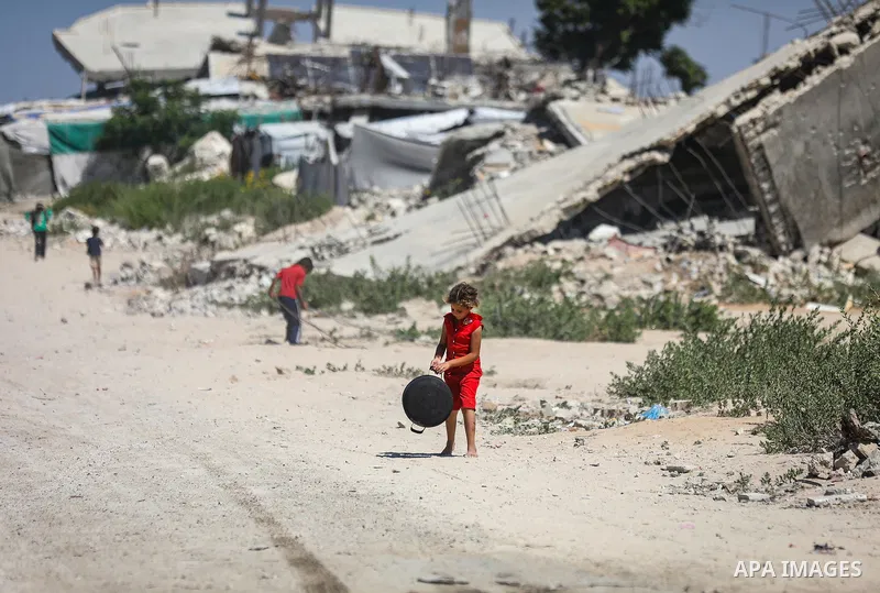 Displaced Palestinians carry out their daily activities inside tents set up near their destroyed homes in the al-Zeitoun neighborhood, south of Gaza City, on September 28, 2026. Palestinian families continue to live in t...