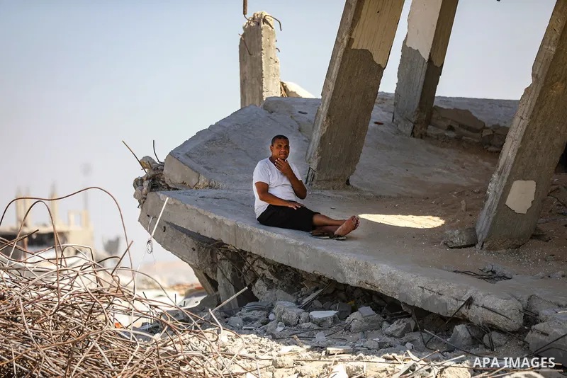 Displaced Palestinians carry out their daily activities inside tents set up near their destroyed homes in the al-Zeitoun neighborhood, south of Gaza City, on September 28, 2026. Palestinian families continue to live in t...