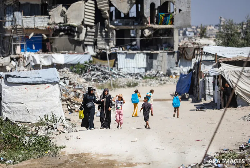 Displaced Palestinians carry out their daily activities inside tents set up near their destroyed homes in the al-Zeitoun neighborhood, south of Gaza City, on September 28, 2026. Palestinian families continue to live in t...