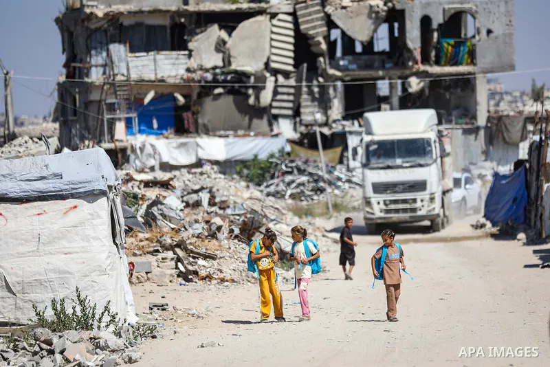Displaced Palestinians carry out their daily activities inside tents set up near their destroyed homes in the al-Zeitoun neighborhood, south of Gaza City, on September 28, 2026. Palestinian families continue to live in t...