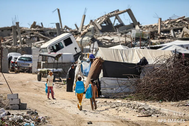 Displaced Palestinians carry out their daily activities inside tents set up near their destroyed homes in the al-Zeitoun neighborhood, south of Gaza City, on September 28, 2026. Palestinian families continue to live in t...
