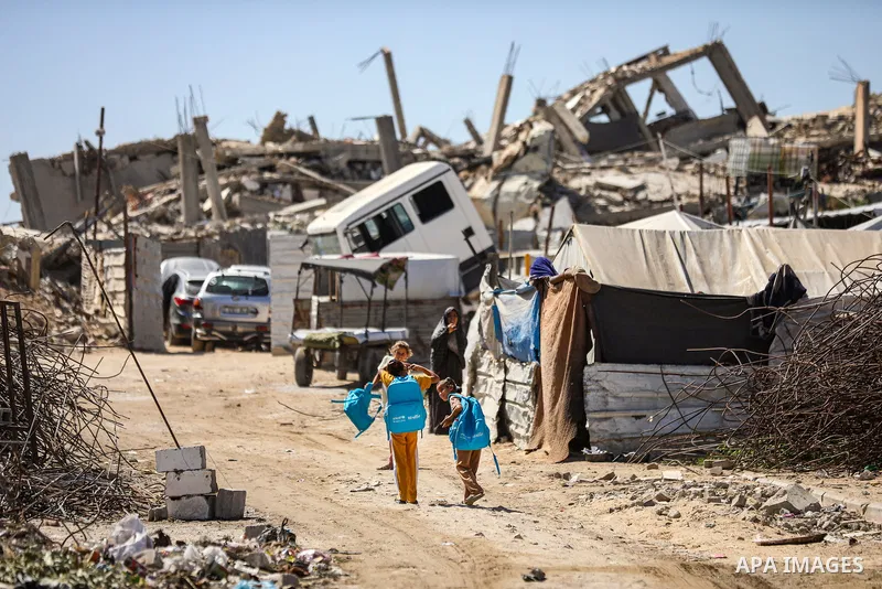 Displaced Palestinians carry out their daily activities inside tents set up near their destroyed homes in the al-Zeitoun neighborhood, south of Gaza City, on September 28, 2026. Palestinian families continue to live in t...