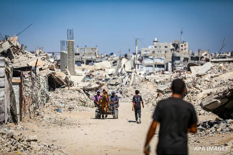 Displaced Palestinians carry out their daily activities inside tents set up near their destroyed homes in the al-Zeitoun neighborhood, south of Gaza City, on September 28, 2026. Palestinian families continue to live in t...