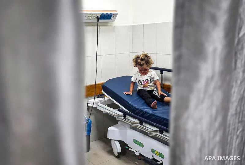 Medics transport the body of a Palestinian and four wounded people, including a mother and her two children, to Nasser Medical Complex in Khan Younis, in the southern Gaza Strip, on October 5, 2026. They were casualties...