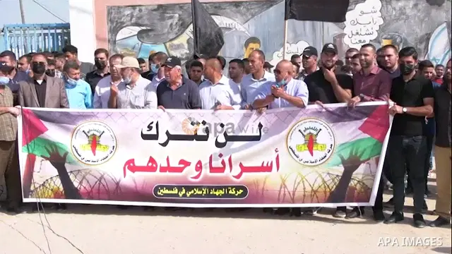 Palestinian supporters of Islamic Jihad, take part in a protest to show solidarity with prisoners in Israeli Jalis, in front of Erez crossing in Beit Hanoun in the northern Gaza Strip.