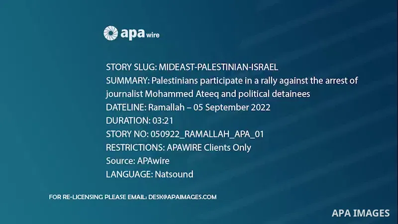 Palestinians participate in a rally against the arrest of journalist Mohammed Ateeq and political detainees, in the West Bank city of Ramallah. Footage by /APA