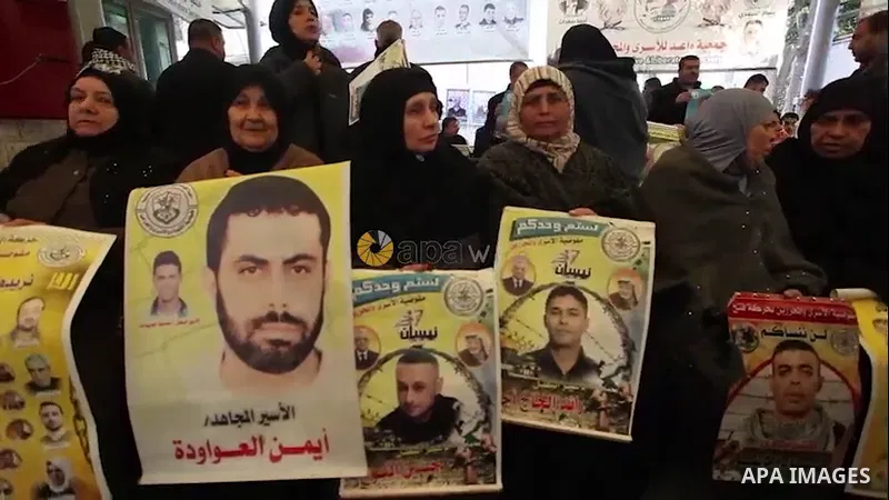 Palestinians take part in a protest in support prisoners in Israeli jails, in front of Red cross officein Gaza city. 0.1