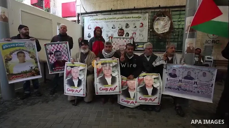 Palestinians take part in a protest in support prisoners in Israeli jails, in front of Red Cross office in Gaza city. 0.1