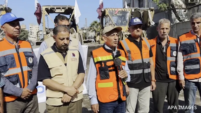 Restrictions Summary: APA wire clients only Shortlist: APAwire - APA wire clients only, Gaza City- October 14, 2025. Municipal bulldozers begin the first phase of rubble removal and the reopening of main roads in Gaza Ci...