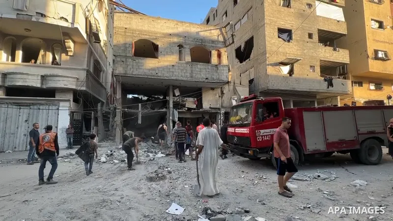 Restrictions Summary: APA wire clients only Shortlist: APAwire - APA wire clients only, Gaza- July 6, 2025. Civil defense teams and residents of the region carry out a search and rescue operation after Israeli attacks in...