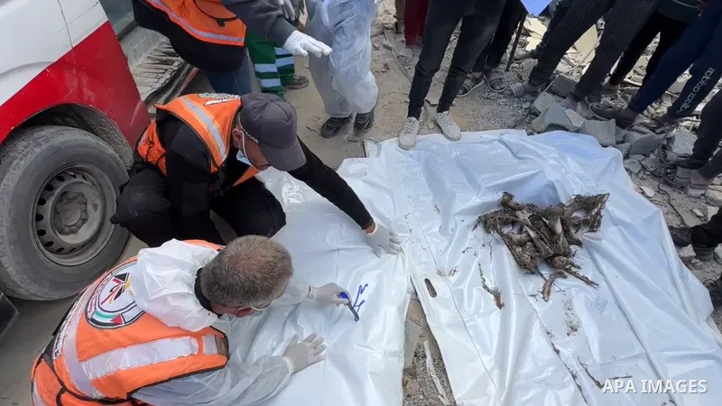 Palestinians collect the remains of martyrs recovered from under the rubble of destroyed homes that were destroyed by the Israeli army before it withdrew from parts of the city of Rafah in the southern Gaza Strip.